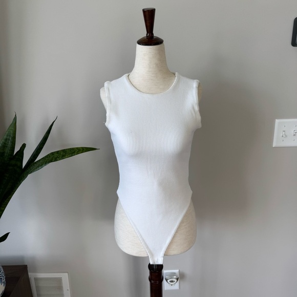 SNDYS Everywhere White Sleeveless Ribbed Bodysuit - Picture 6 of 8